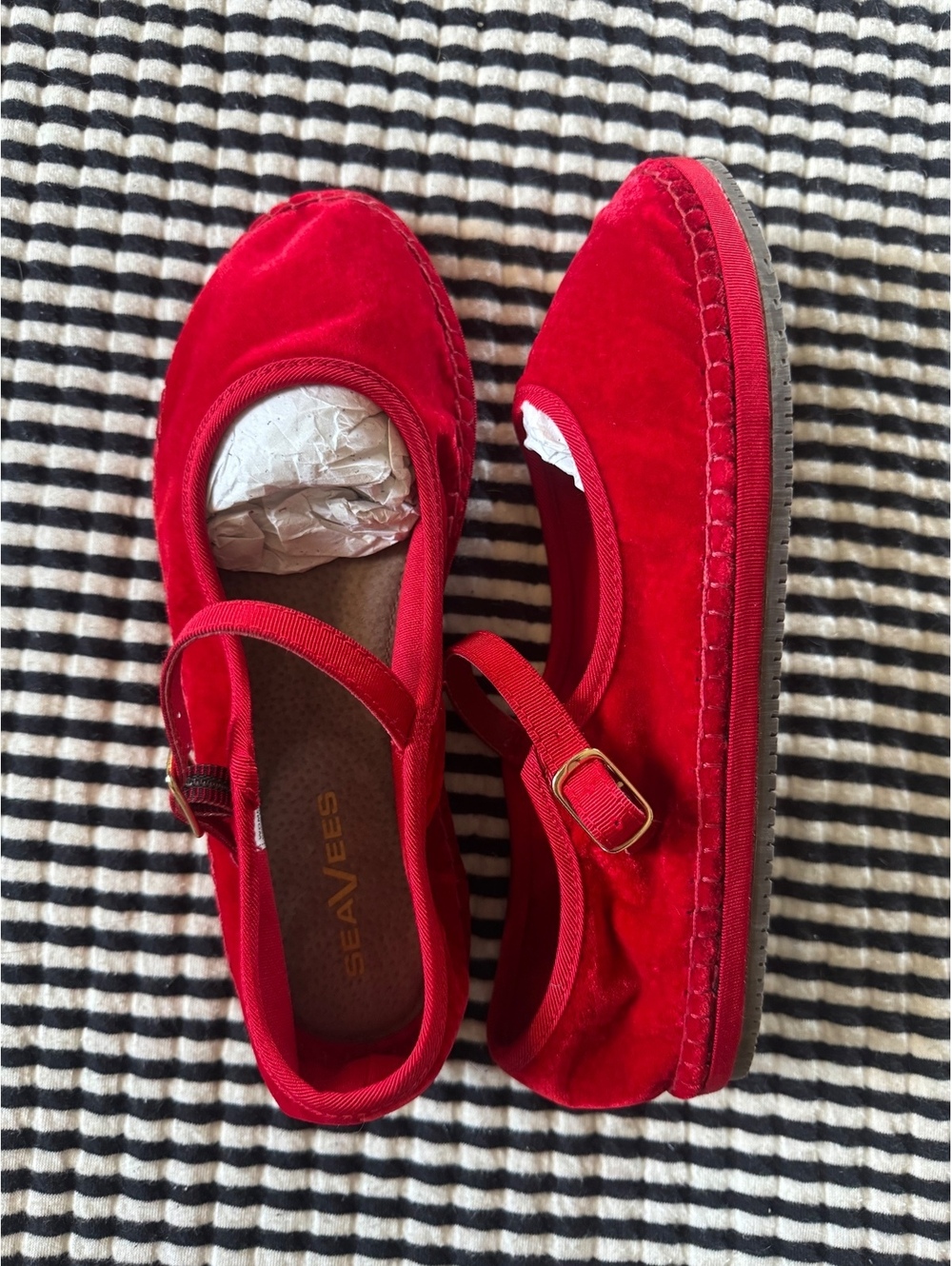 NWOT EUC New Trendy SeaVees Red Velvet Carlyle Mary Jane Flats Size 8